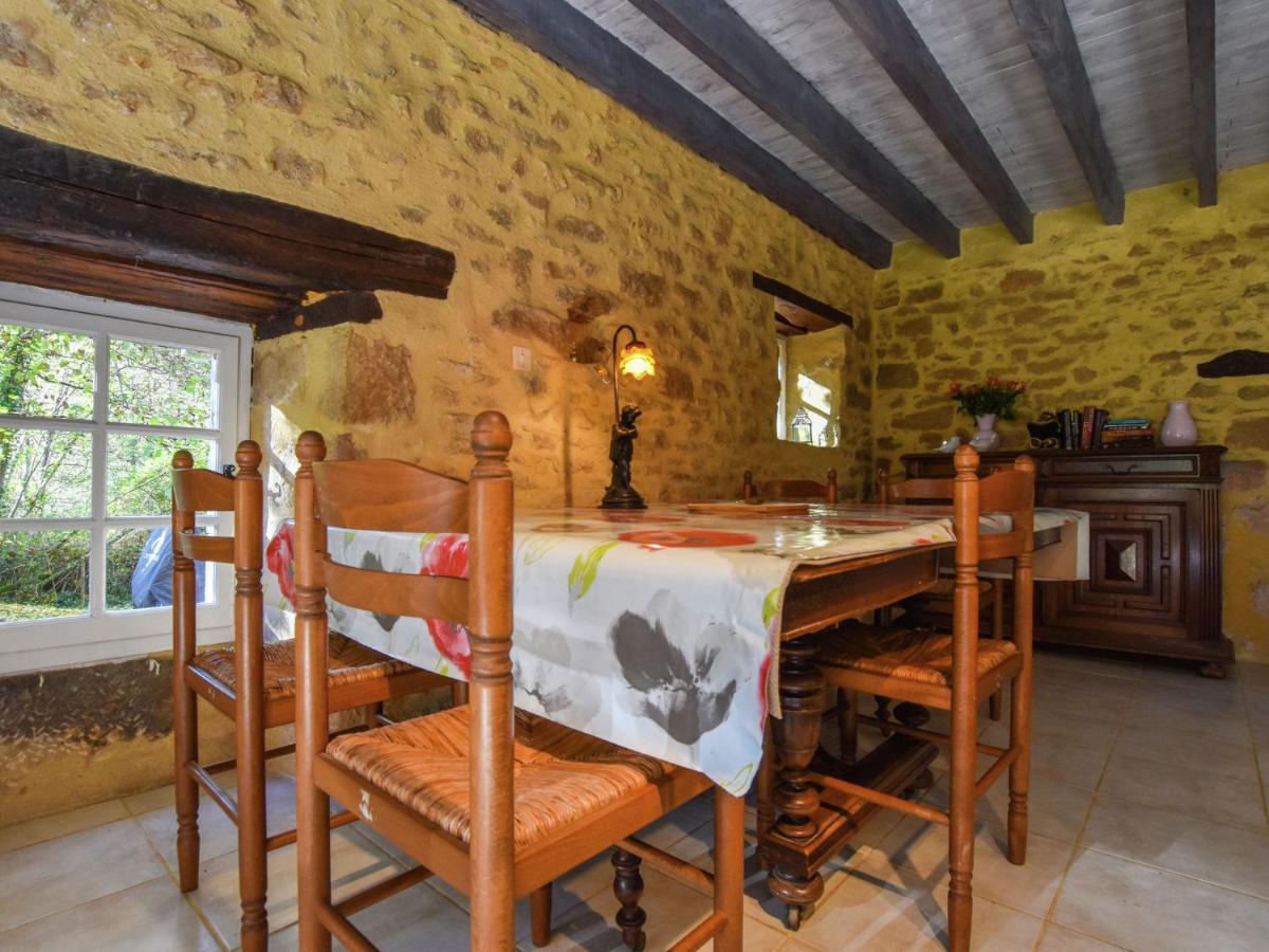 Cosy Holiday Home In Lantheuil With Garden Villefranche-du-Perigord Bagian luar foto
