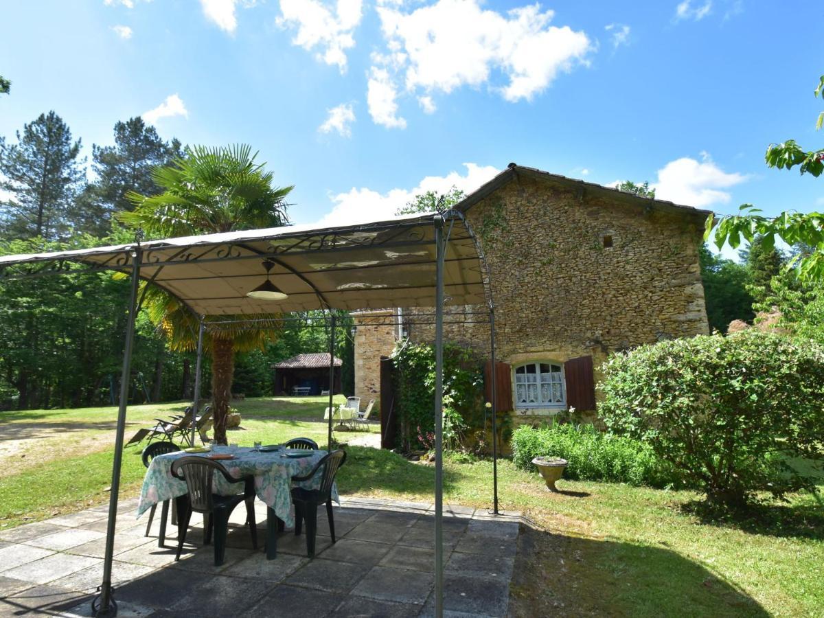 Cosy Holiday Home In Lantheuil With Garden Villefranche-du-Perigord Bagian luar foto