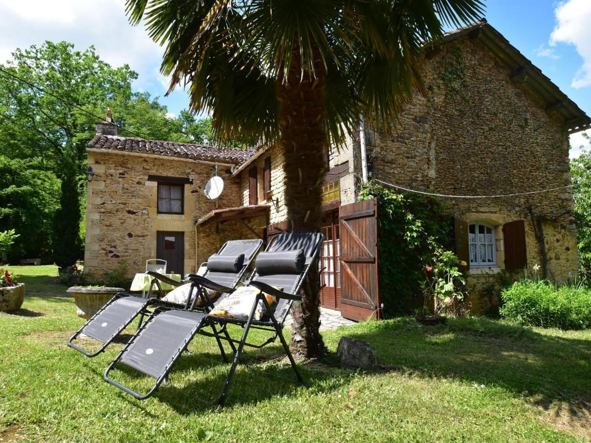 Cosy Holiday Home In Lantheuil With Garden Villefranche-du-Perigord Bagian luar foto