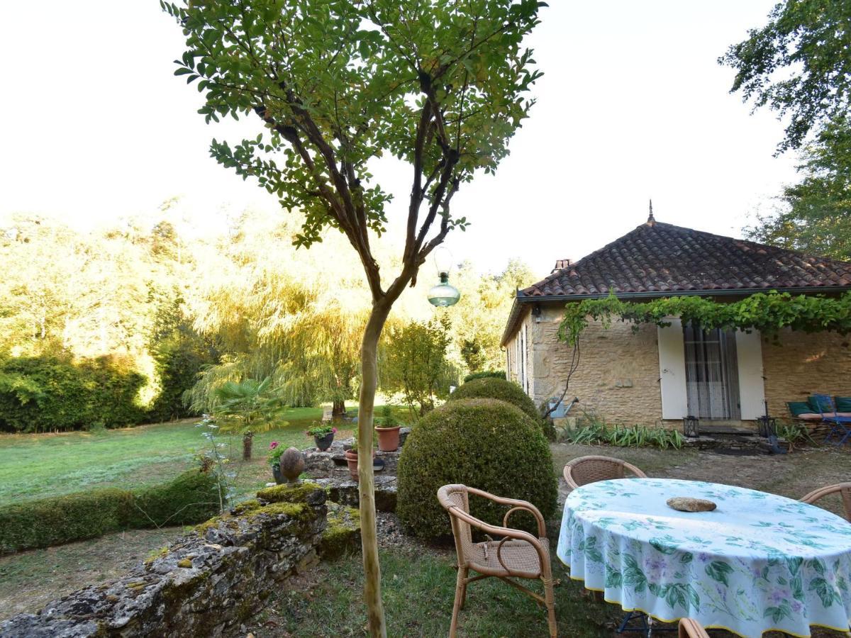 Cosy Holiday Home In Lantheuil With Garden Villefranche-du-Perigord Bagian luar foto
