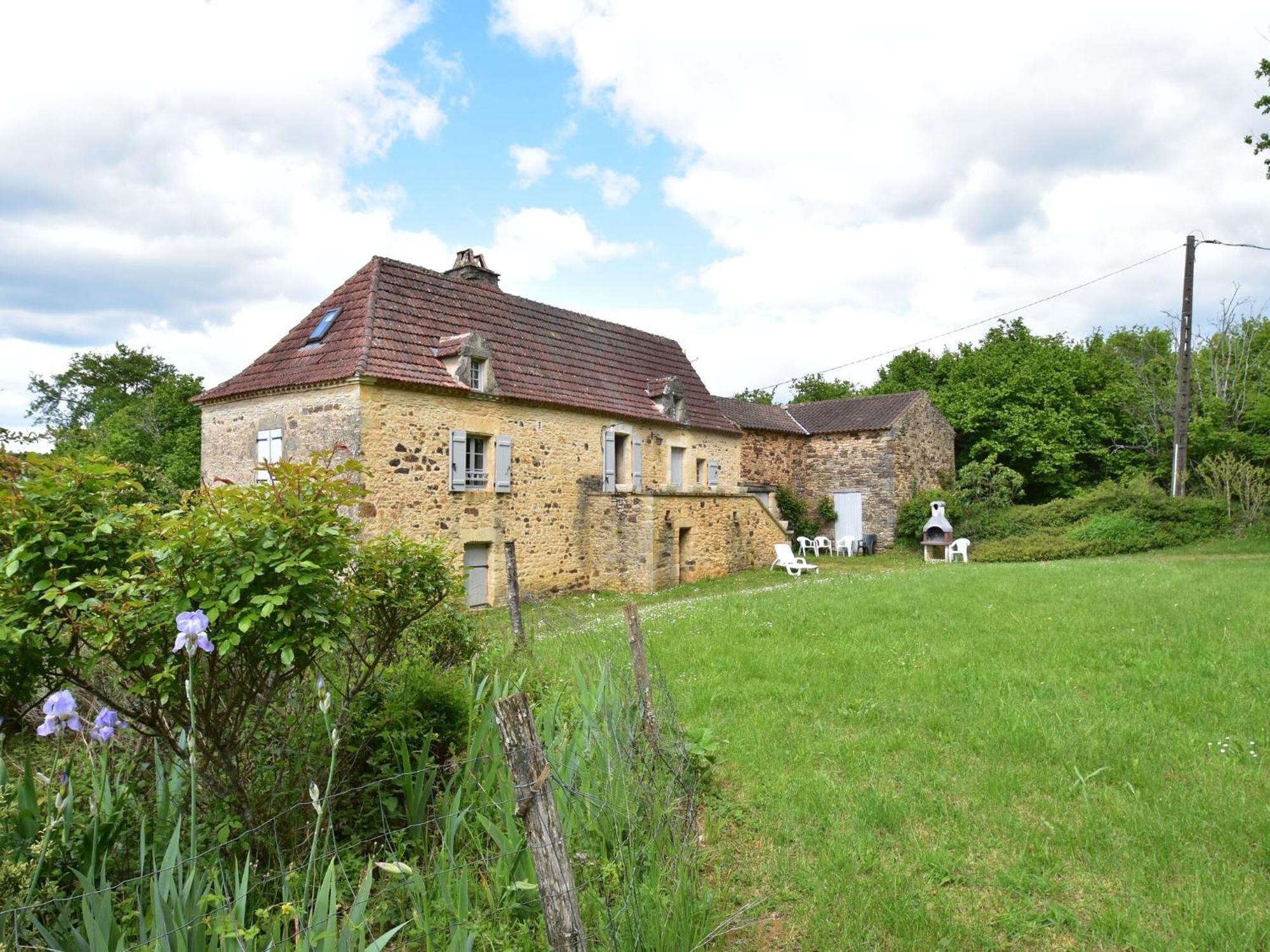 Cosy Holiday Home In Lantheuil With Garden Villefranche-du-Perigord Bagian luar foto