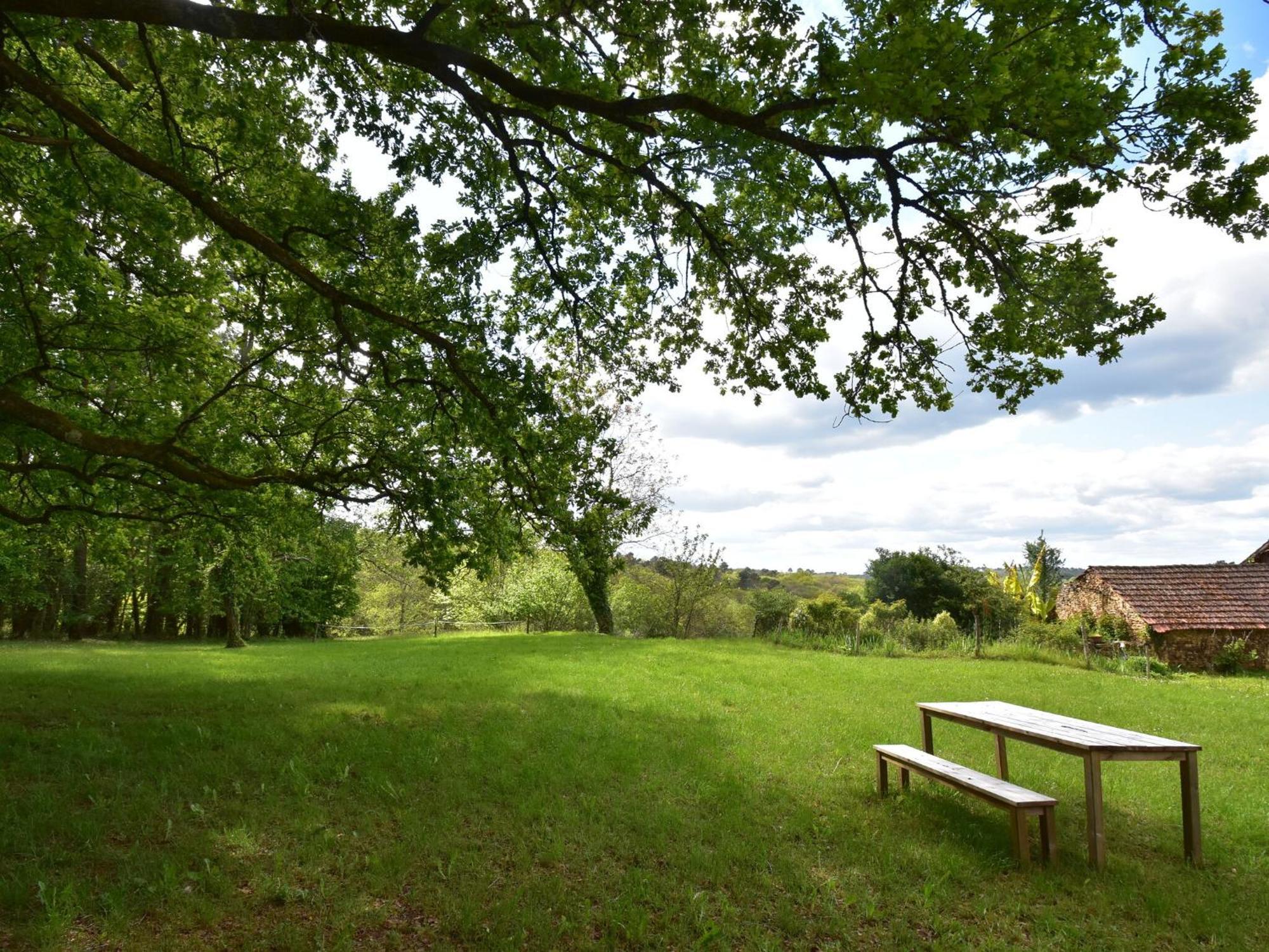 Cosy Holiday Home In Lantheuil With Garden Villefranche-du-Perigord Bagian luar foto