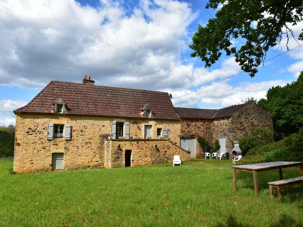 Cosy Holiday Home In Lantheuil With Garden Villefranche-du-Perigord Bagian luar foto
